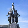 Скульптура Веры Мухиной не выдержала жары?